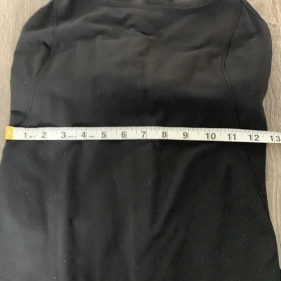 Luluemon top with sports bra - Picture 3 of 6